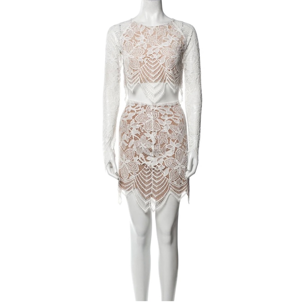 FOR LOVE & LEMONS
Lace Pattern Lace Trim Embellishment Skirt Set